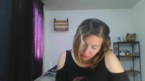Snapshot of charlot_ponze chatting on February 16, 6:43 pm charlott online show from February 16, 6:43 pm