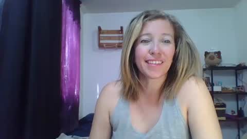 Snapshot of charlot_ponze chatting on January 29, 7:00 pm charlott online show from January 29, 7:00 pm