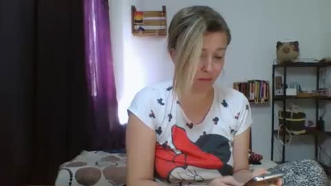 Snapshot of charlot_ponze chatting on January 23, 6:14 pm charlott online show from January 23, 6:14 pm