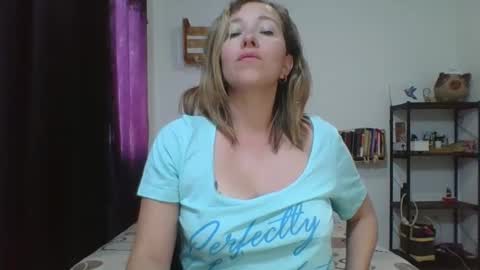 Snapshot of charlot_ponze chatting on February 15, 6:23 pm charlott online show from February 15, 6:23 pm
