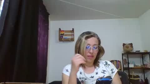 Snapshot of charlot_ponze chatting on January 18, 12:13 am charlott online show from January 18, 12:13 am
