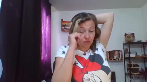 Snapshot of charlot_ponze chatting on January 21, 7:17 pm charlott online show from January 21, 7:17 pm