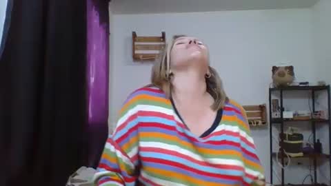 Snapshot of charlot_ponze chatting on January 8, 6:20 pm charlott online show from January 8, 6:20 pm