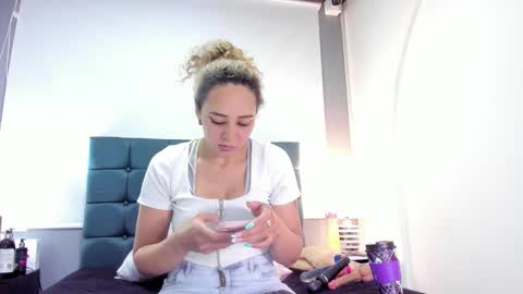 Snapshot of charlott_lens chatting on October 15, 3:58 pm Charlott online show from October 15, 3:58 pm