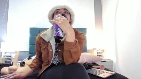 Snapshot of charlott_lens chatting on October 16, 6:32 pm Charlott online show from October 16, 6:32 pm