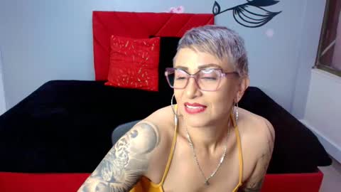 CHARLOTTE GRAY online show from October 25, 1:08 pm
