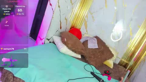 charlotte__milf online show from April 15, 10:10 pm