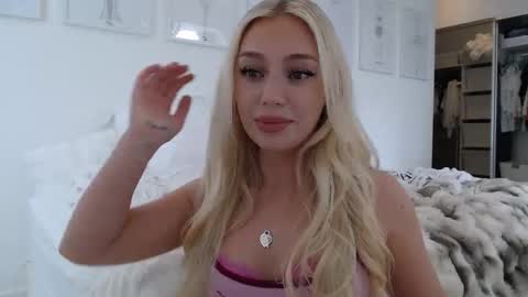 Chatlotte Brooks online show from March 14, 1:39 am