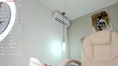 Snapshot of charlottedupontt chatting on February 12, 2:33 pm Charlotte online show from February 12, 2:33 pm