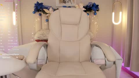 Snapshot of charlottedupontt chatting on December 24, 1:39 pm Charlotte online show from December 24, 1:39 pm