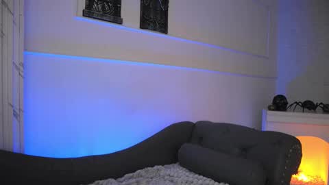 Lauren Rus online show from October 16, 2:52 pm