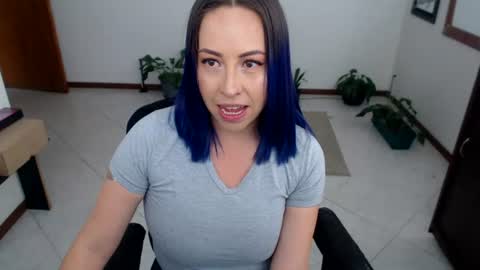 charlottezoe online show from July 22, 6:31 pm