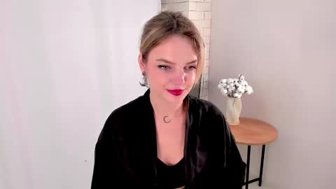 Snapshot of charmaineterrill chatting on October 13, 6:43 pm Maya online show from October 13, 6:43 pm