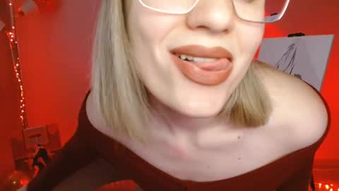 Snapshot of charming_beauty chatting on February 23, 3:07 am Michelle online show from February 23, 3:07 am