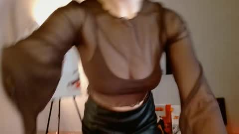 Snapshot of charming_beauty chatting on October 12, 1:08 am Michelle online show from October 12, 1:08 am