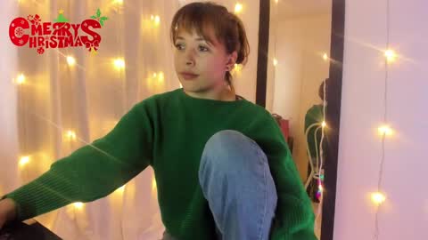 Snapshot of cheek_chic12 chatting on December 27, 9:32 pm Regina Phalange online show from December 27, 9:32 pm