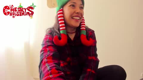 Snapshot of cheek_chic12 chatting on December 21, 3:20 pm Regina Phalange online show from December 21, 3:20 pm
