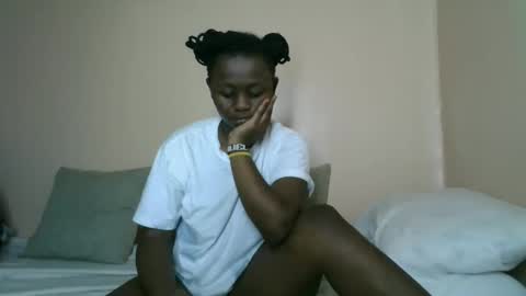 cheeky_charms online show from March 18, 6:07 am