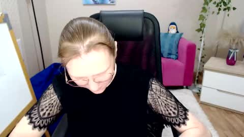 cheerful_madam1 online show from April 26, 1:42 pm