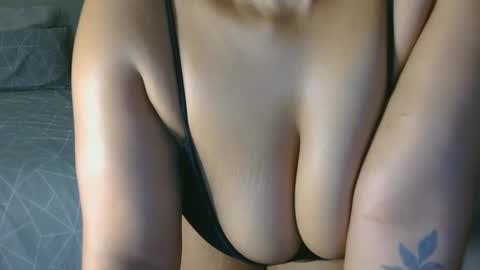 Snapshot of cherrybabexx chatting on January 18, 8:51 pm Cherrybabe online show from January 18, 8:51 pm