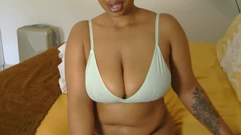 Snapshot of cherrybabexx chatting on December 18, 2:38 pm Cherrybabe online show from December 18, 2:38 pm