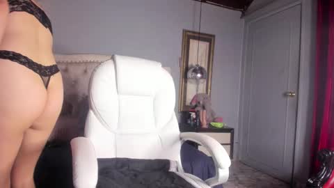 Snapshot of cherryblow_ chatting on October 6, 1:06 pm Cherry Glow online show from October 6, 1:06 pm