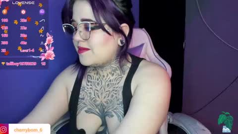  dayis independent model  online show from December 15, 8:19 am