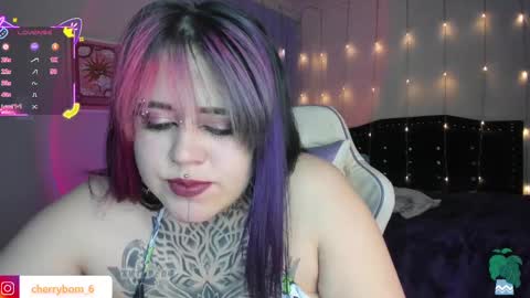  dayis independent model  online show from October 7, 11:09 pm