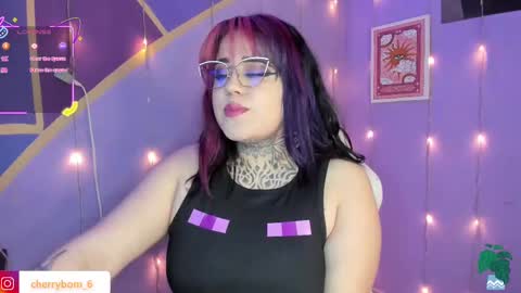  dayis independent model  online show from September 13, 1:57 am