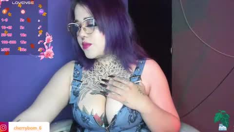  dayis independent model  online show from December 6, 4:25 am