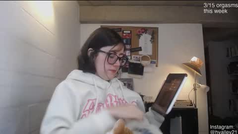 Sarah Prez online show from February 19, 7:30 am