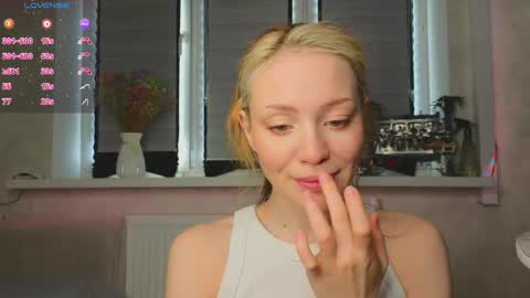 Lysia online show from April 19, 1:44 pm