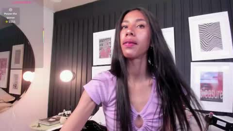 Snapshot of chiara_evanns chatting on October 15, 11:24 am Caro online show from October 15, 11:24 am