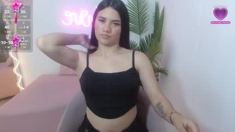 Snapshot of chiara_tay chatting on December 16, 12:59 am Chiara online show from December 16, 12:59 am