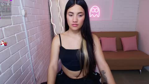 Snapshot of chiara_tay chatting on December 27, 6:35 am Chiara online show from December 27, 6:35 am
