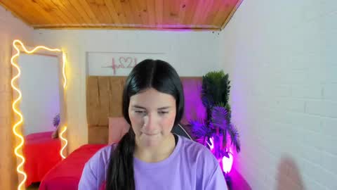 Snapshot of chiara_tay chatting on September 9, 7:13 pm Chiara online show from September 9, 7:13 pm