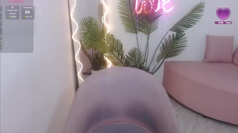 Snapshot of chiara_tay chatting on December 28, 2:33 am Chiara online show from December 28, 2:33 am