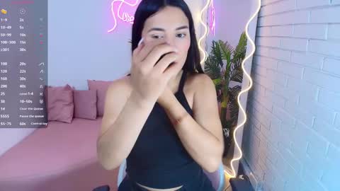 Snapshot of chiara_tay chatting on March 11, 4:30 am Chiara online show from March 11, 4:30 am