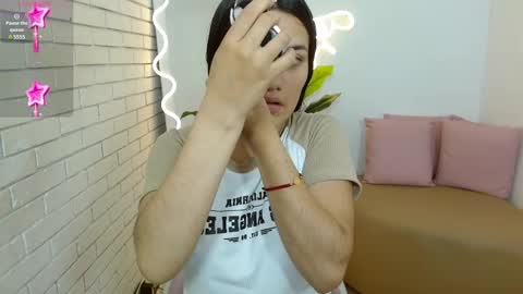 Snapshot of chiara_tay chatting on February 23, 2:14 am Chiara online show from February 23, 2:14 am