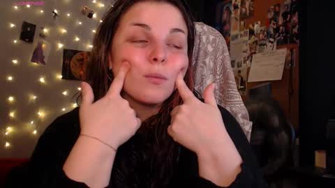 Snapshot of chill_saya chatting on October 7, 5:34 am Saya online show from October 7, 5:34 am