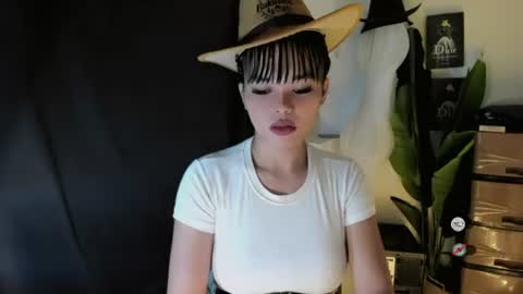 chixies_ladies online show from June 17, 1:40 am