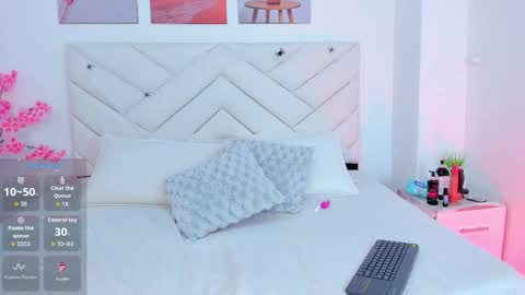 Snapshot of chloe_avery chatting on October 17, 12:36 am chloe_avery online show from October 17, 12:36 am