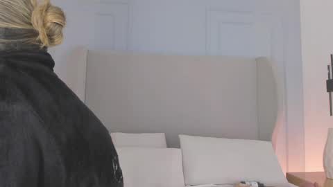 Chloe online show from May 31, 6:09 pm