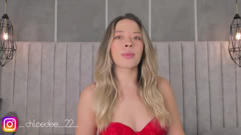Snapshot of chloe_dee_ chatting on January 22, 11:01 am Chloe online show from January 22, 11:01 am
