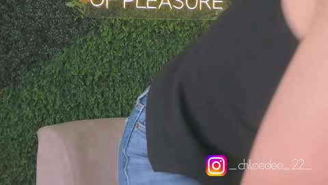 Snapshot of chloe_dee_ chatting on October 2, 12:43 pm Chloe online show from October 2, 12:43 pm