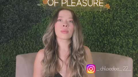 Snapshot of chloe_dee_ chatting on September 18, 11:53 am Chloe online show from September 18, 11:53 am