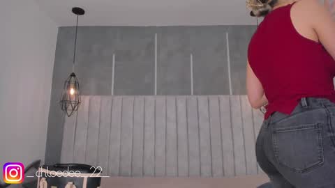 Snapshot of chloe_dee_ chatting on January 28, 10:56 am Chloe online show from January 28, 10:56 am