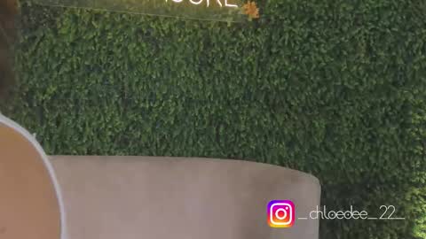 Snapshot of chloe_dee_ chatting on October 17, 11:24 am Chloe online show from October 17, 11:24 am