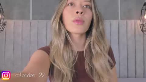Snapshot of chloe_dee_ chatting on February 23, 11:25 am Chloe online show from February 23, 11:25 am