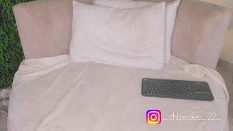 Snapshot of chloe_dee_ chatting on September 13, 11:29 am Chloe online show from September 13, 11:29 am